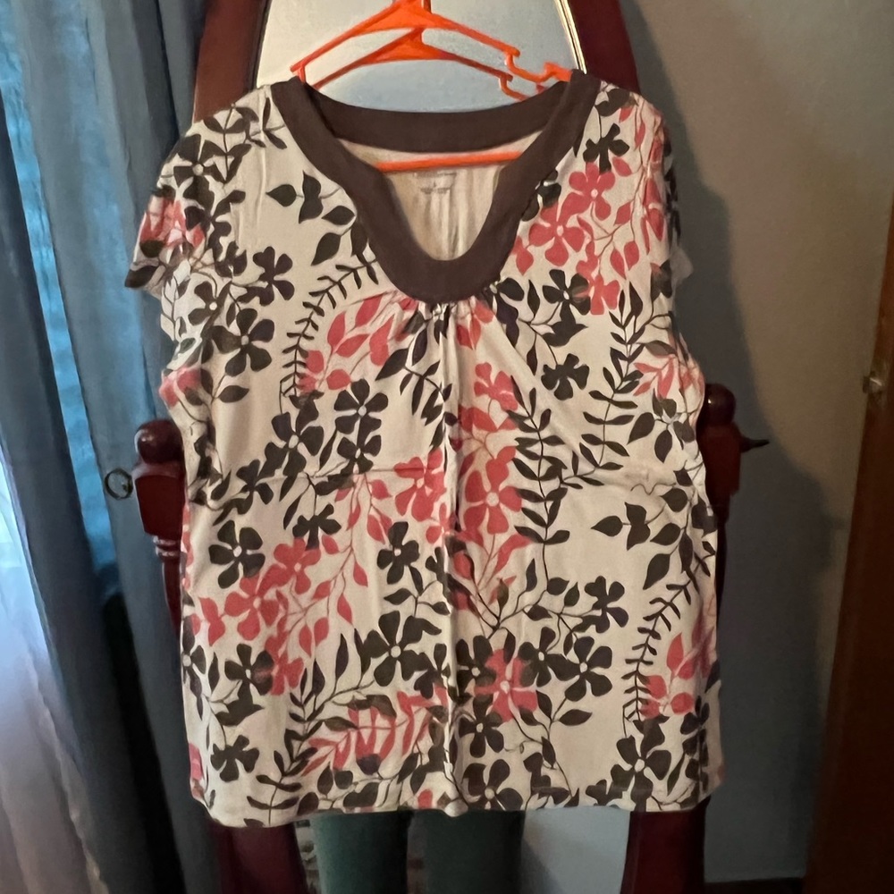 Women beige tee shirt size large